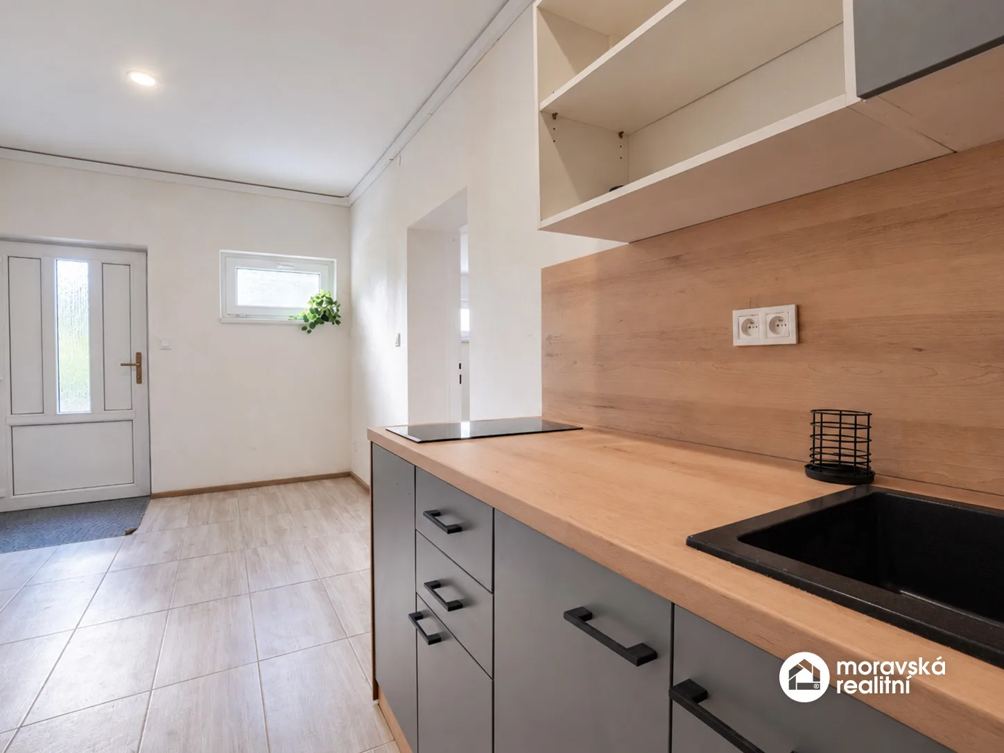 Prodej nebytového prostoru 31 m² se vstupem z ulice, po rekonstrukci - Brno-Židenice, Viniční