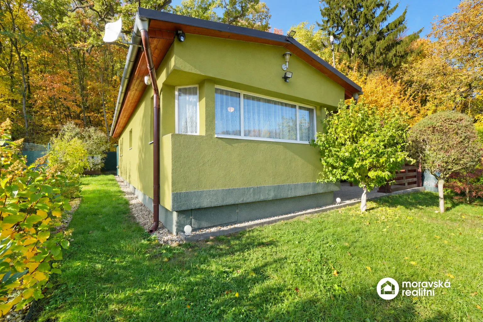 Prodej zateplené celoroční chaty, vlastní oplocený pozemek 224 m², Ivančice - Stříbský mlýn