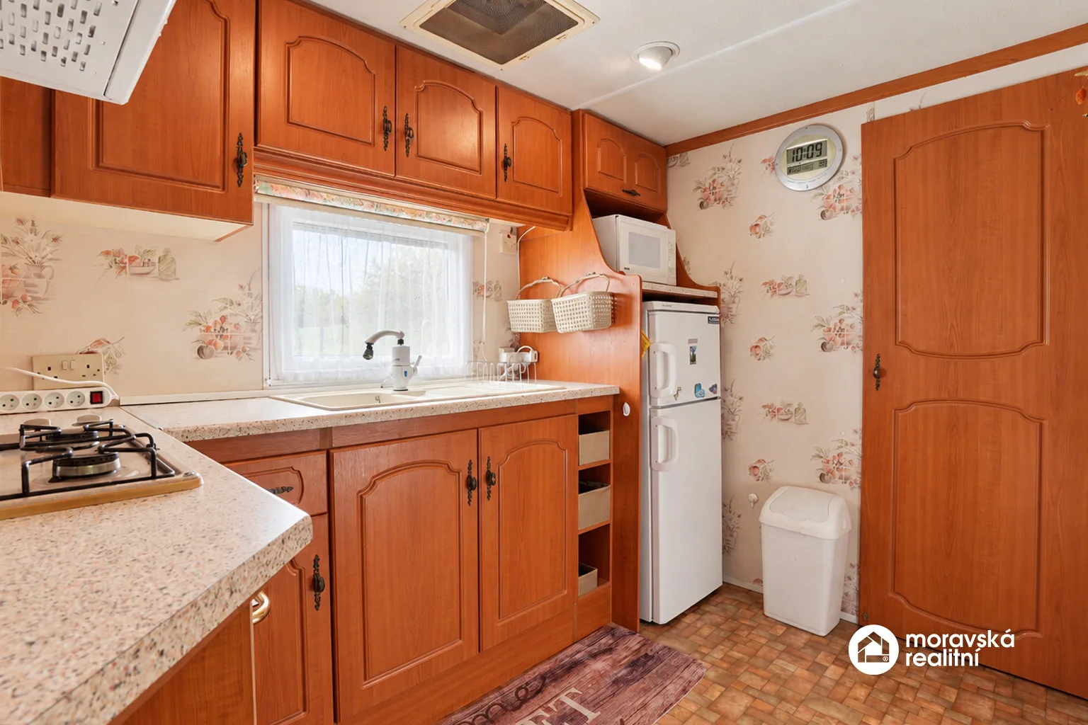 Prodej zateplené celoroční chaty, vlastní oplocený pozemek 224 m², Ivančice - Stříbský mlýn