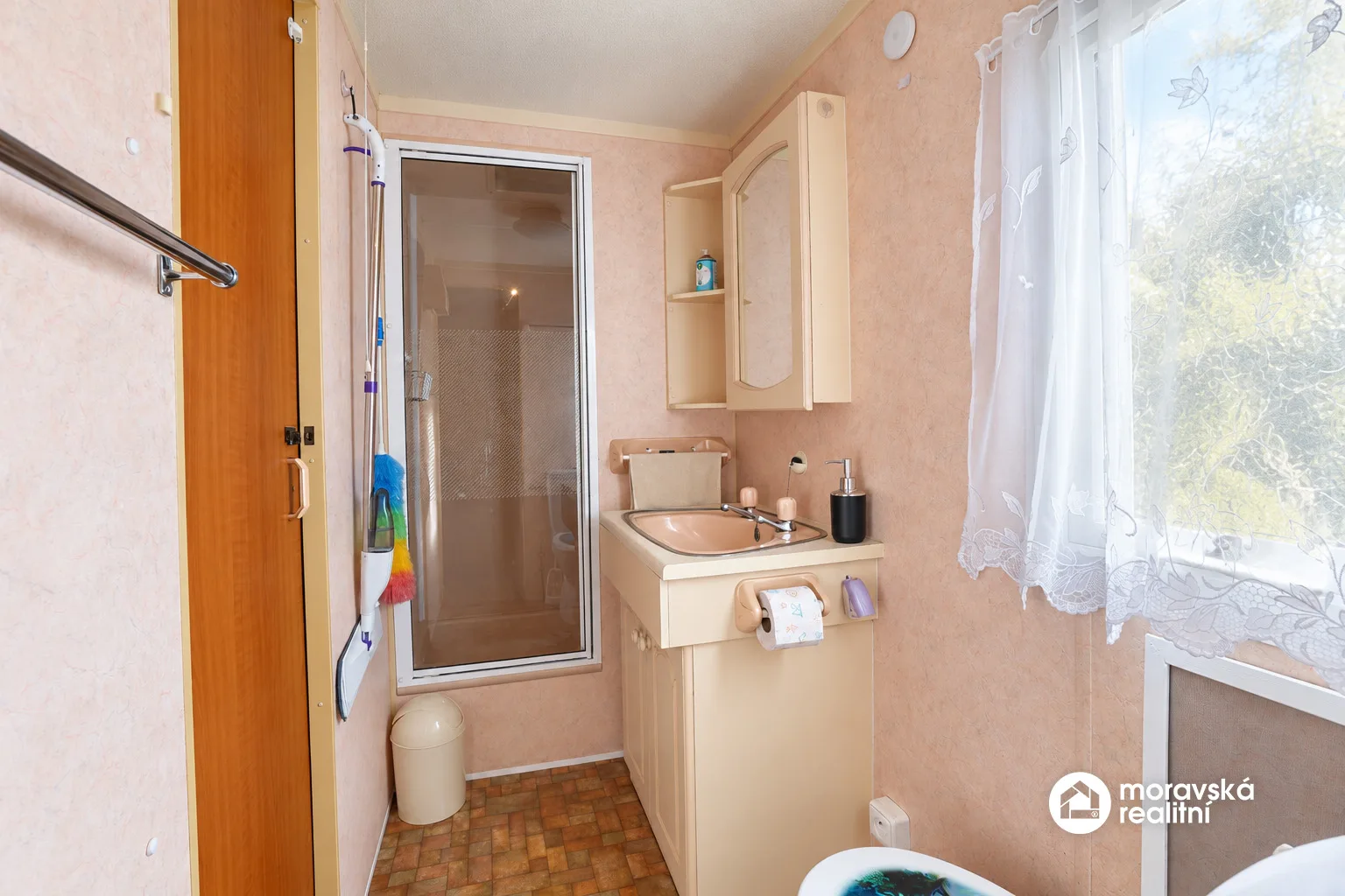 Prodej zateplené celoroční chaty, vlastní oplocený pozemek 224 m², Ivančice - Stříbský mlýn