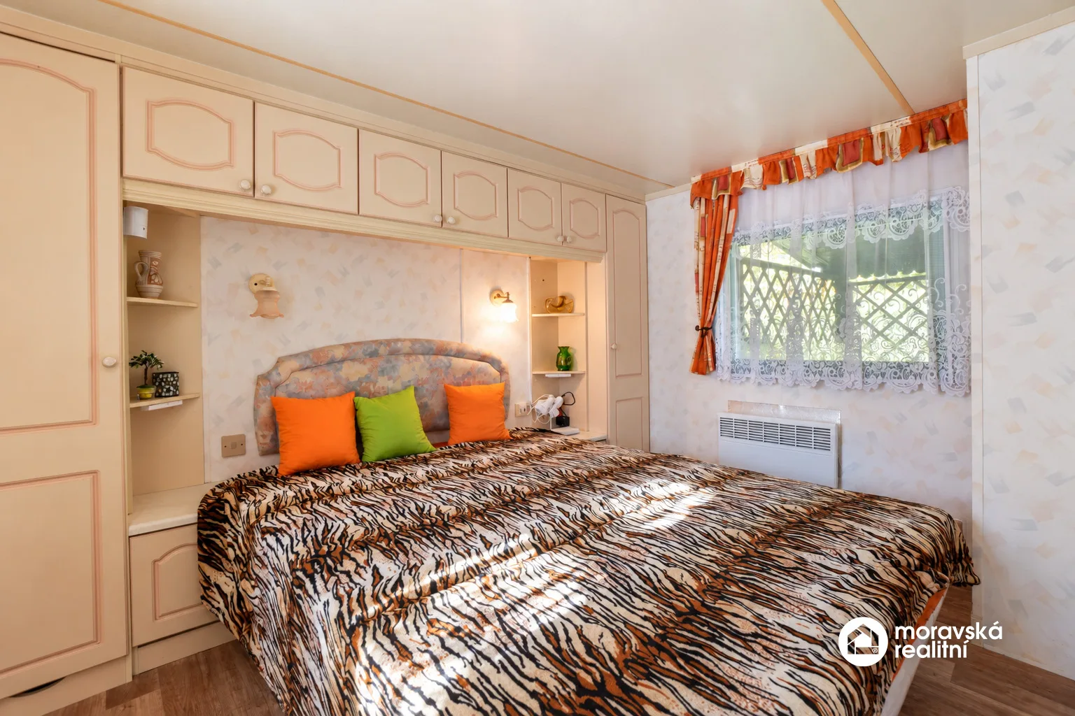 Prodej zateplené celoroční chaty, vlastní oplocený pozemek 224 m², Ivančice - Stříbský mlýn