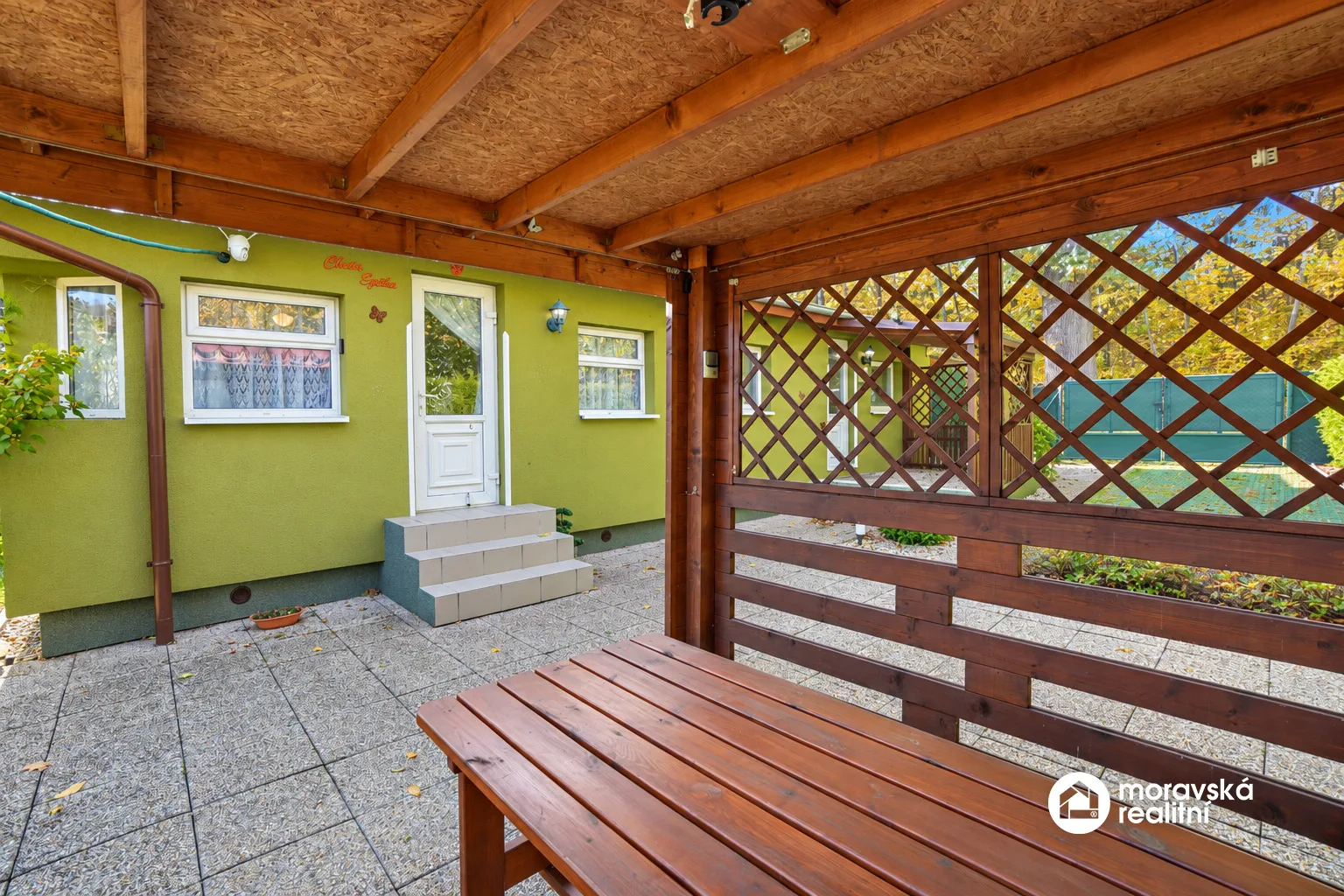 Prodej zateplené celoroční chaty, vlastní oplocený pozemek 224 m², Ivančice - Stříbský mlýn