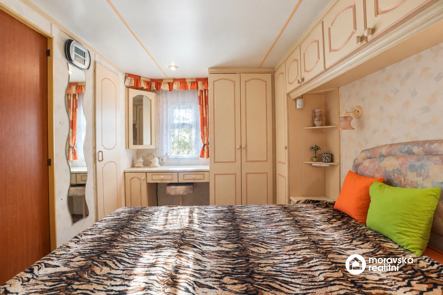 Prodej zateplené celoroční chaty, vlastní oplocený pozemek 224 m², Ivančice - Stříbský mlýn