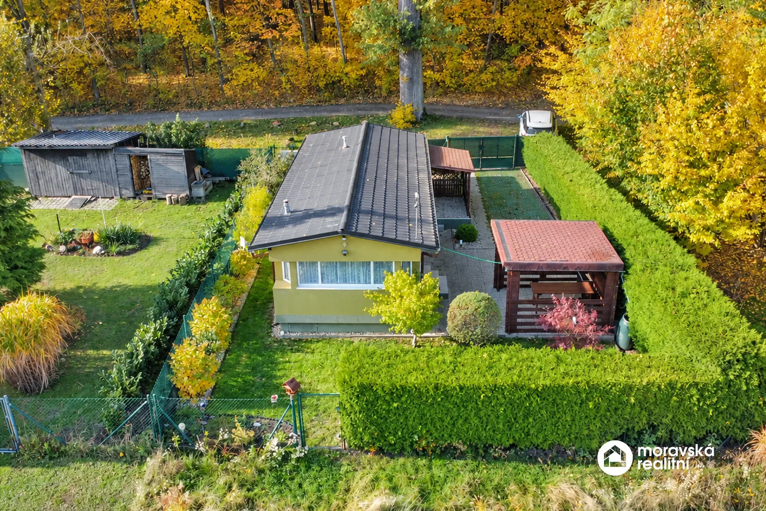 Prodej zateplené celoroční chaty, vlastní oplocený pozemek 224 m², Ivančice - Stříbský mlýn