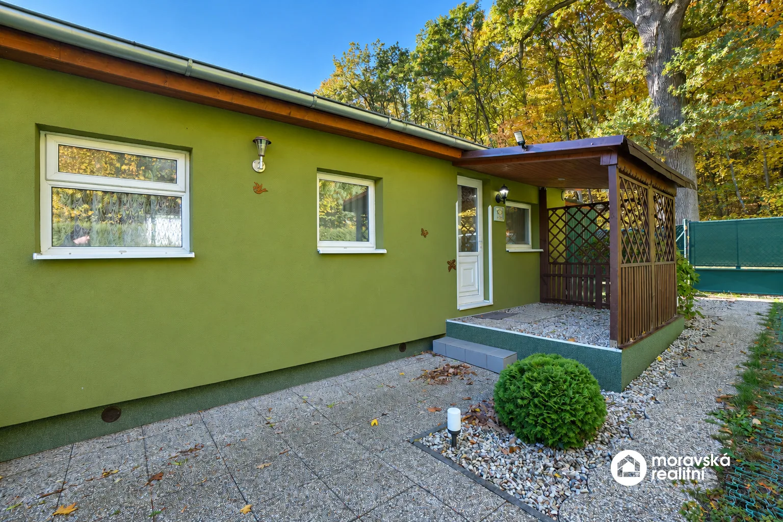 Prodej zateplené celoroční chaty, vlastní oplocený pozemek 224 m², Ivančice - Stříbský mlýn
