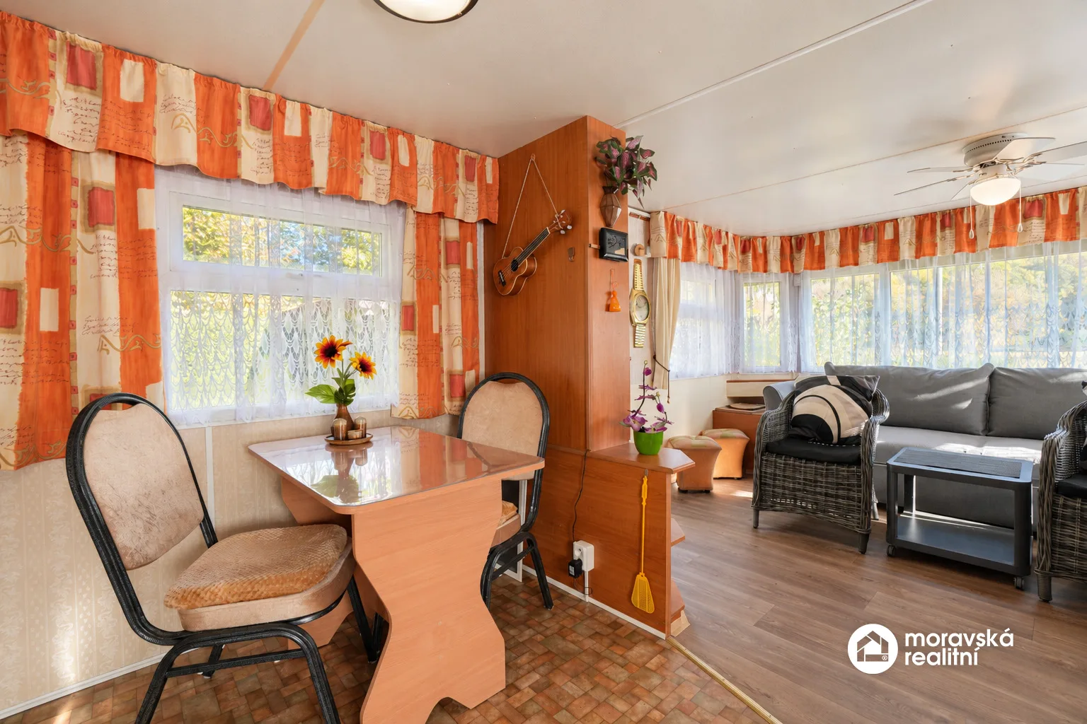 Prodej zateplené celoroční chaty, vlastní oplocený pozemek 224 m², Ivančice - Stříbský mlýn