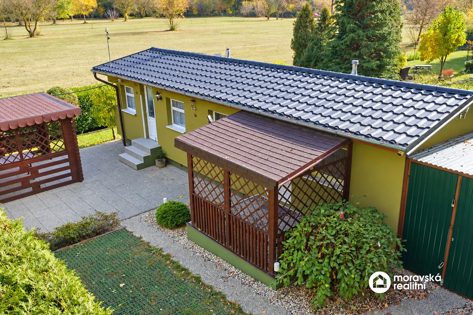 Prodej zateplené celoroční chaty, vlastní oplocený pozemek 224 m², Ivančice - Stříbský mlýn
