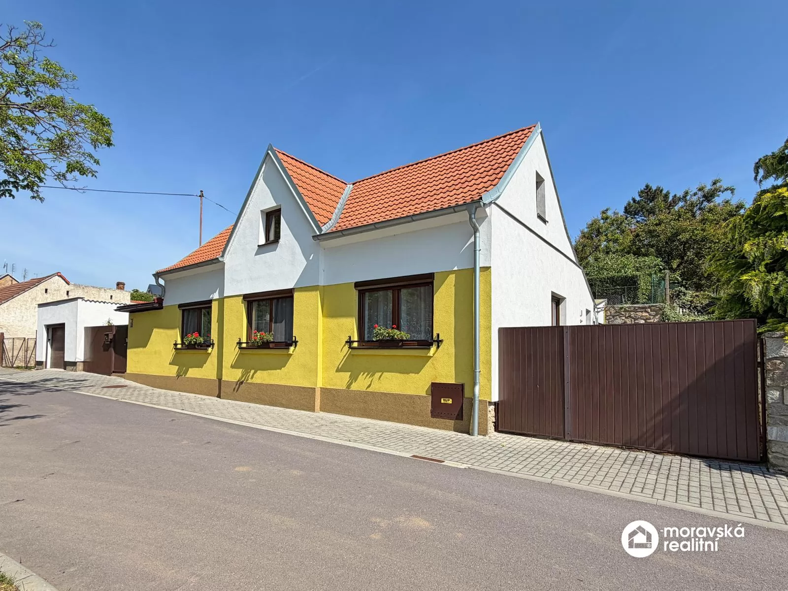 Prodej rodinného domu 3+1 + příslušenství v klidné části Miroslavi, ulice Údolní