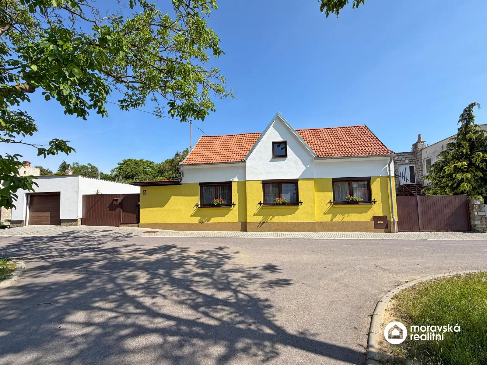 Prodej rodinného domu 3+1 + příslušenství v klidné části Miroslavi, ulice Údolní