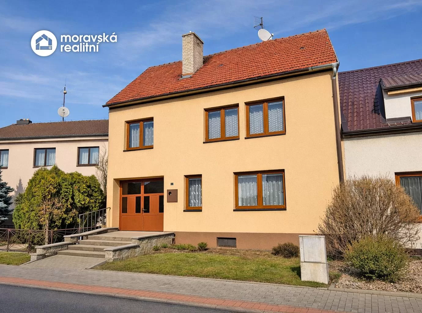 Rodinný dům 5+1 s nekonečným průjezdem a velkým potenciálem v Neslovicích