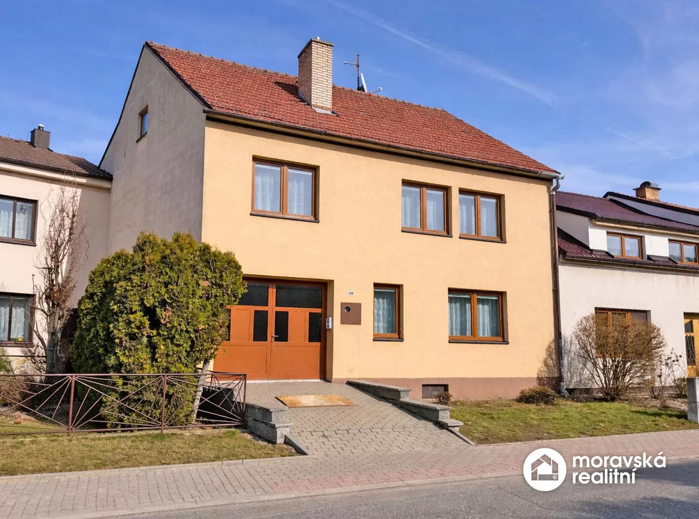 Rodinný dům 5+1 s nekonečným průjezdem a velkým potenciálem v Neslovicích