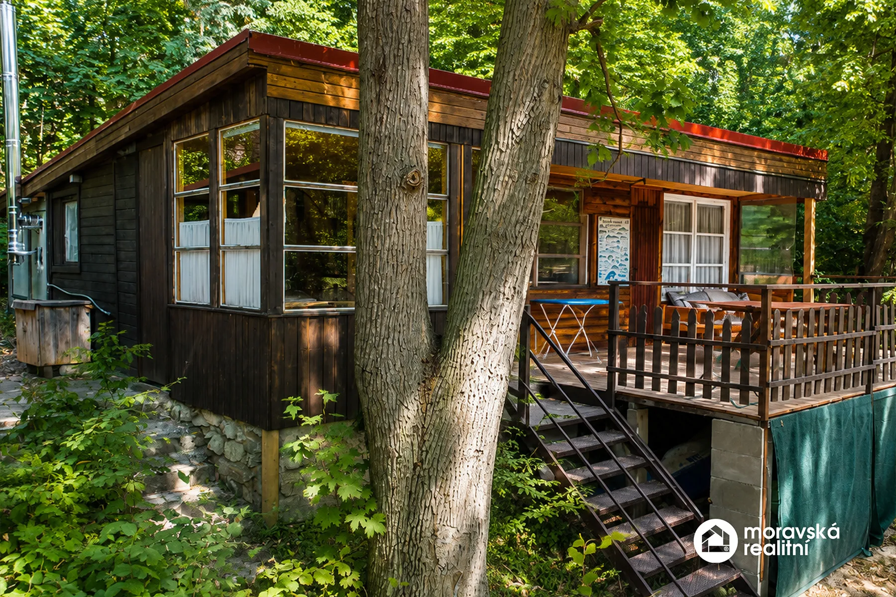 Prodej chaty 64 m² v první řadě přímo u vody – Chvalatice, Vranovská přehrada