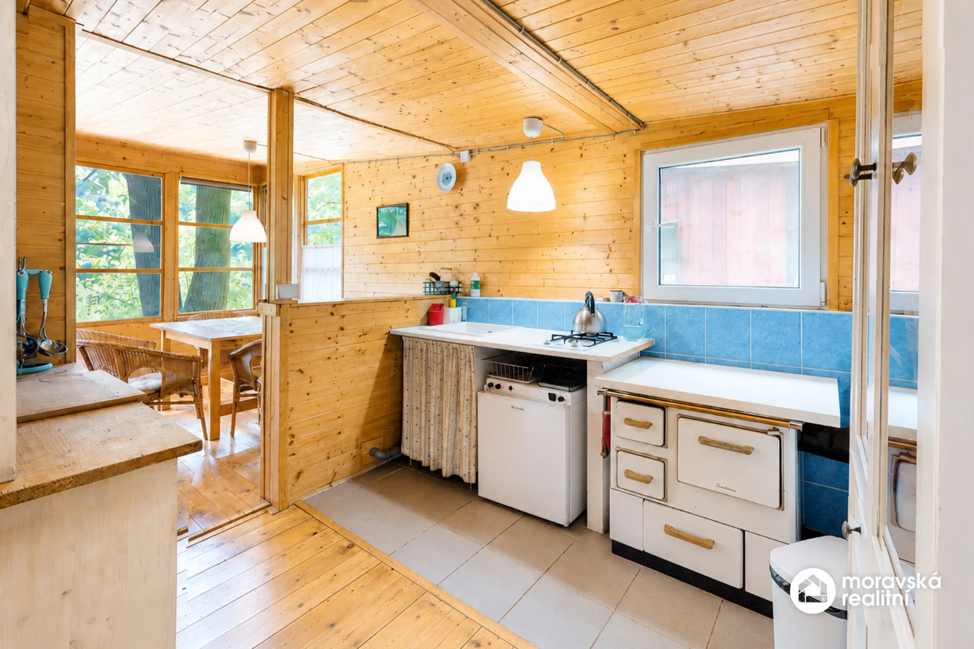 Prodej chaty 64 m² v první řadě přímo u vody – Chvalatice, Vranovská přehrada