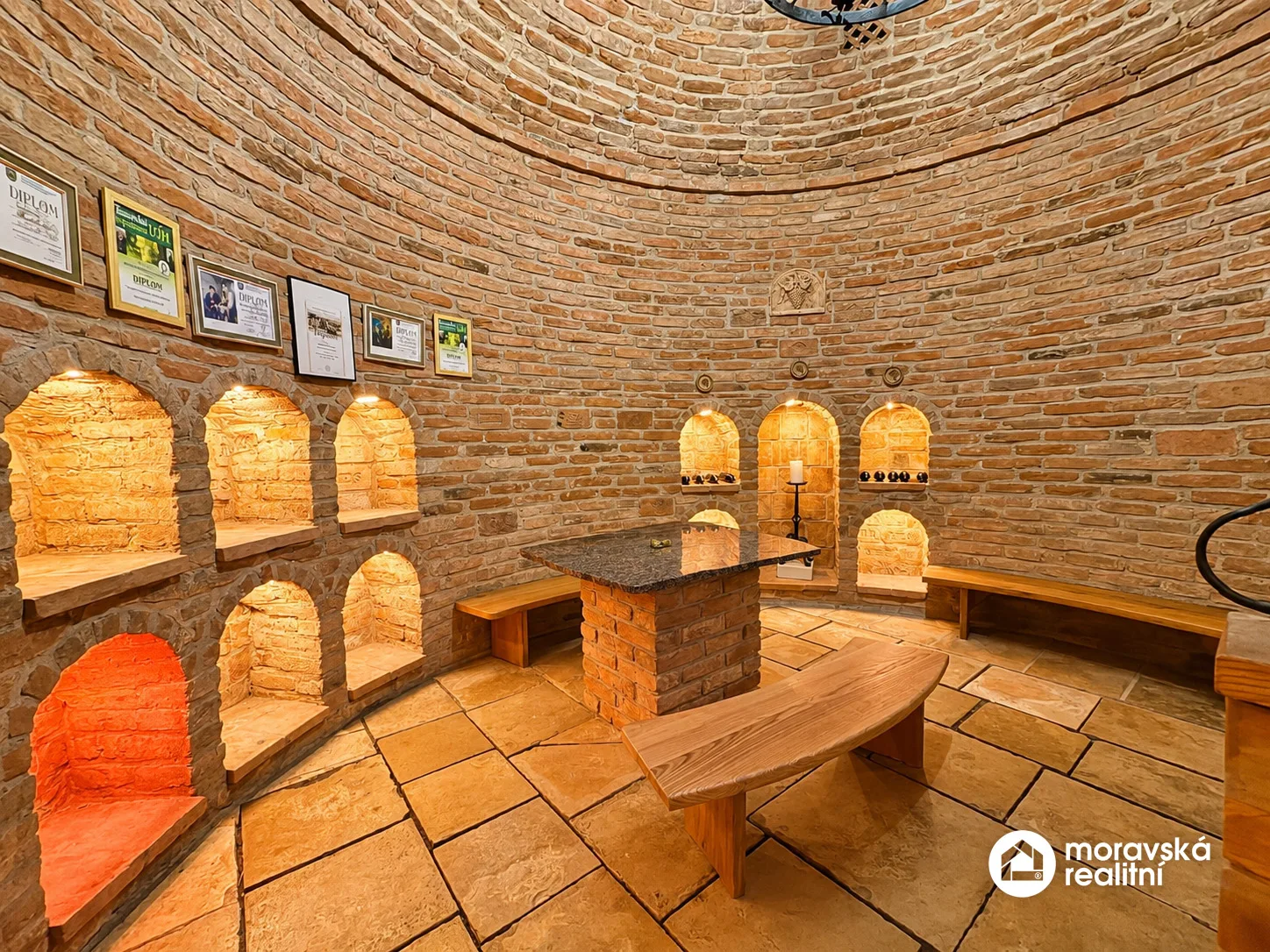 Penzion Rotunda – prodej zavedeného ubytovacího zařízení, Jevišovka (jižní Morava)